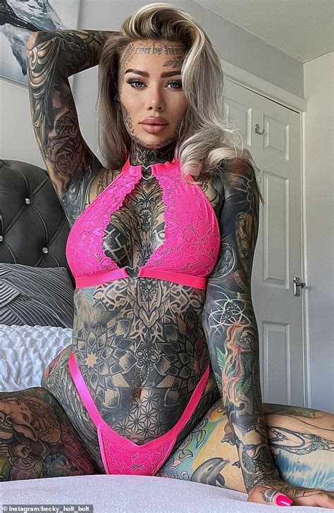 Britain S Most Tattooed Woman Who Spent Covering Her Body In Ink Stuns Fans By
