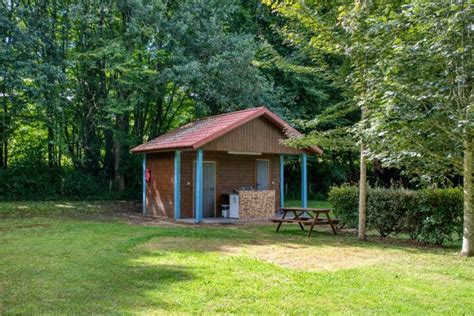 Emplacement camping avec sanitaires privés Dordogne Périgord Camping