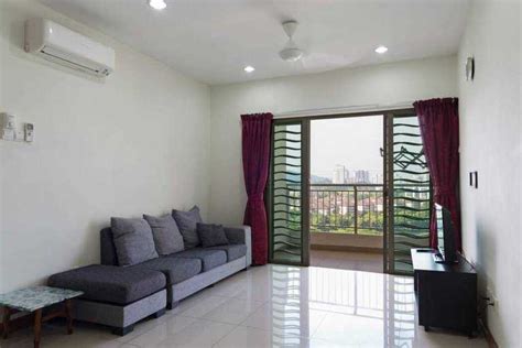 .more hand shake with dato' seri, looking on is kent. Seri Puteri Condo with Swimming Pool © LetsGoHoliday.my