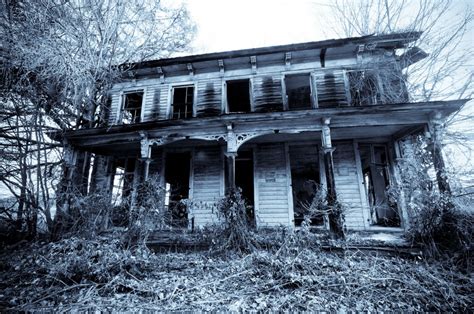 The 15 Scariest Haunted Houses In The Us