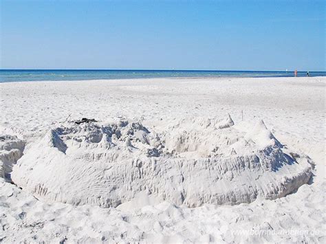 Ob sie die etwas lebhafteren strände der nordsee lieben oder ihren. Strandburg in Dueodde - Bornholms schönster Sandstrand an ...