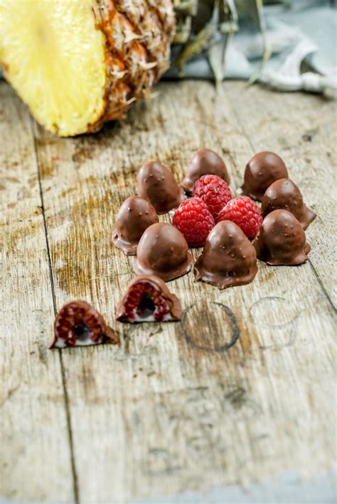 4 Ingredient Chocolate Dipped Raspberries No Bake Dessert Recipes