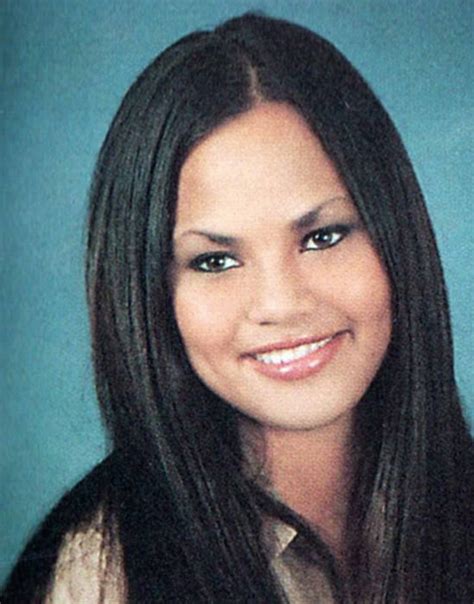 Chrissy Teigen Younger / Chrissy Teigen: Fashion Designer Says She