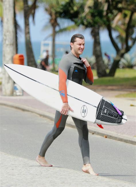 Klebber Toledo Exibe Boa Forma Em Dia De Surfe No Rio Quem Quem News