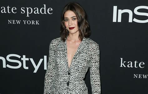 Matthew Perry Says Lizzy Caplan Broke Her Marriage News Via Email