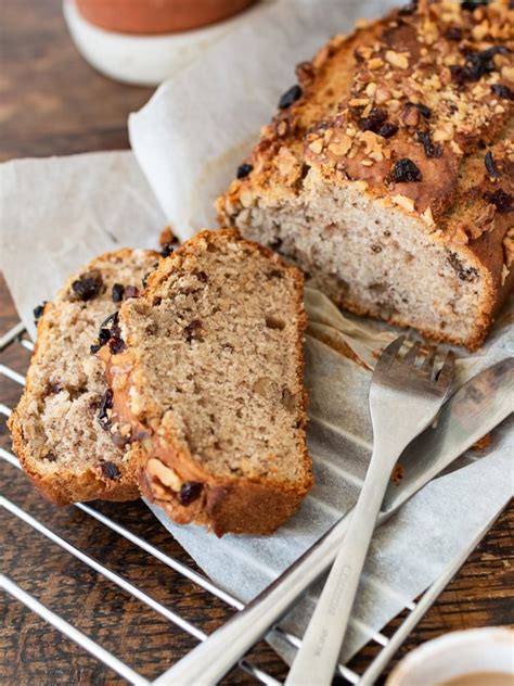 Add wet ingredients to the dry ingredients in the large bowl and mix until combined. Vegan banana bread loaf | K33 Kitchen - Delicious plant ...
