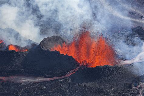 Incredible Photographs Of The Volcano In Iceland