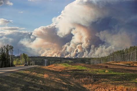 Fort Mcmurray Wildfire In Alberta Grows Firefighters Hope For Rain