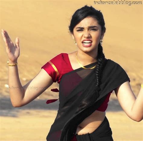 Krithi Shetty Telugu Actress Uppena 11 Hot Saree Navel Pics