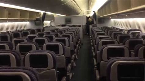 United Airlines Boeing 777 Inside