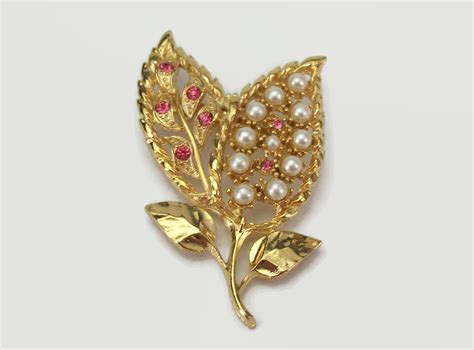 Vintage Gerrys Openwork Gold Tone Leaf Brooch With Faux Pearls And