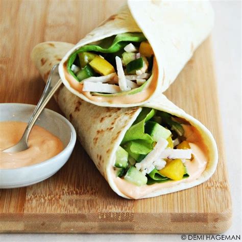 Makkelijke wraps met kip en knapperige groenten Heerlijk voor de lunch