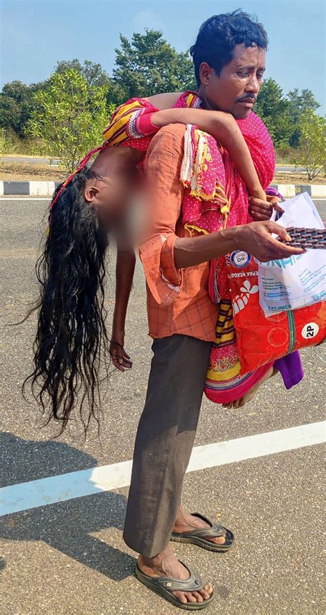 In Dana Majhi Rerun Odisha Man Carries Wife S Body On Shoulder