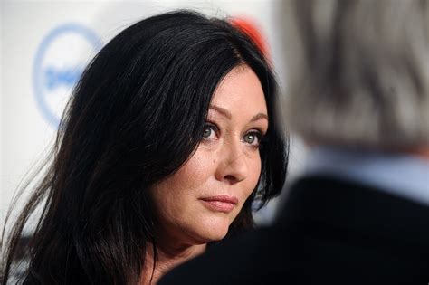 Shannen Doherty Shaves Head Amid Breast Cancer Battle Cbs News