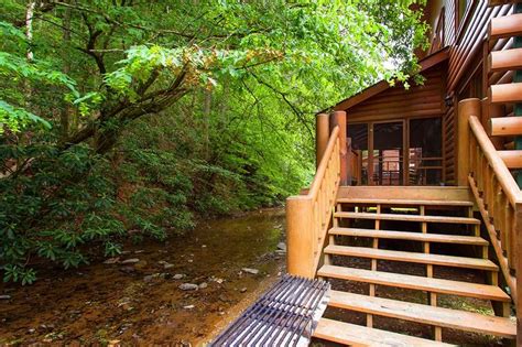 A creekside cottage is perfectly located on the gatlinburg falls resort, only 5 minutes from downtown gatlinburg and less than 10 minutes from pigeon forge and dollywood! Creekside Lodge in Gatlinburg w/ 8 BR (Sleeps38)