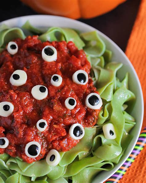 To make christmas tree veggie platter Fun & Spooky Halloween Treats | Hello Fashion