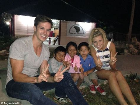 Miss Universe Australia Tegan Martin Visits Poverty Stricken Community In Mexico Daily Mail Online