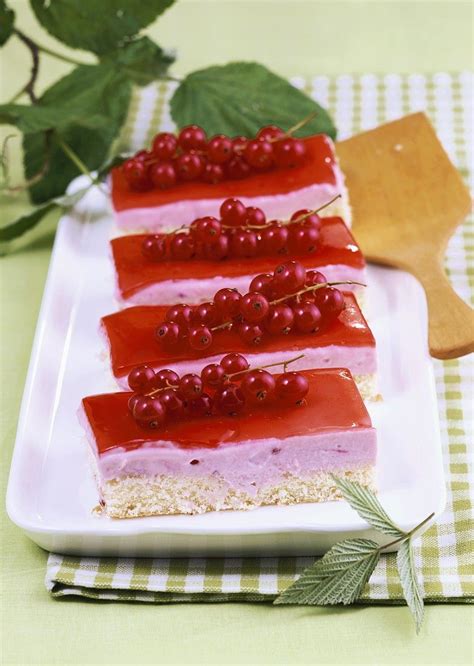 Maybe you would like to learn more about one of these? Joghurt-Johannisbeer-Kuchen Rezept | EAT SMARTER