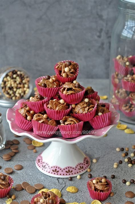 Crispy sweet cornflakes in little cups: CORNFLAKES COKLAT / CORNFALKES CHOCOLATE SEDAP DAN CRUNCHY ...