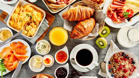 8 Best And 8 Worst Foods To Eat At A Breakfast Buffet