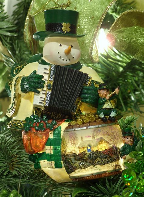 In ireland, people celebrate christmas in much the same way as people in the uk and the usa, but epiphany isn't now widely celebrated in ireland. Thomas Kinkade Irish Snowman Christmas Tree Ornaments ...