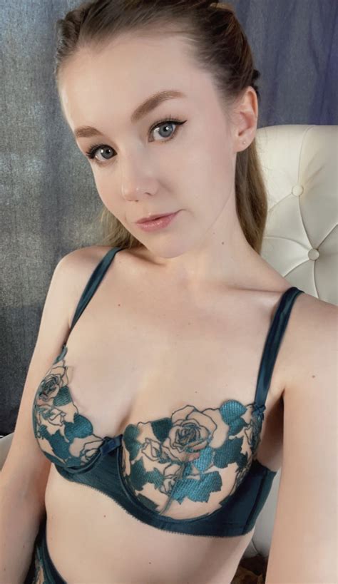 Tw Pornstars Emily Bloom Twitter Live On Mfc For Lots Of Fancy