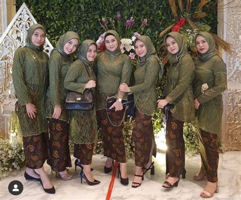 8 Model Kebaya Hijau Olive Yang Pas Dipakai Kondangan