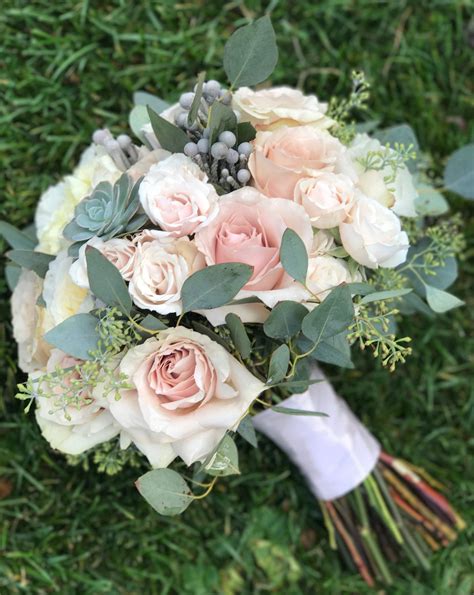 Pin By Chelsea Roach On Wedding Bridal Bouquet Flowers Flower