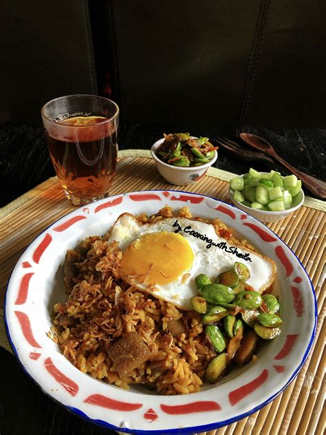 Beda dengan negara lain, kalau seperti sushi, orang sudah tahu itu dari jepang, tom yam dari thailand, kimchi korea. Nasi Goreng Babat (Dengan gambar) | Makanan minuman, Resep ...