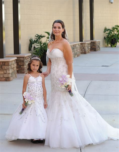 Cute Mom Daughter Wedding Dresses Miniature Bride Dress Designer Flower Girl Dresses Popular