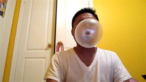 Guinness World Record For The Biggest Bubblegum Bubble Youtube