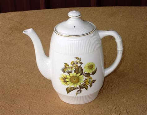 We've included a few of the most useful coffee pots here for your consideration. Vintage Sunflower Coffee Pot / Tea Pot Royal Warwick made ...