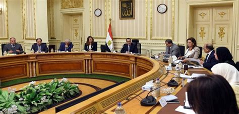 وأشار عادل الجندي إلى أن من هذا الأساس كان لوزارة السياحة دور كبير في مبادرة الرئاسية حياة كريمة و هي أن يتم تطوير المناطق السياحية و تدريب المجتمع المدني للتعامل مع السياح مباشرة كي يستطيع أن يكسب عائد مادي مباشرة من التعامل المباشر مع السائح وبالفعل بدأنا في قرية تونس. بالصور .. رئيس الوزراء يتابع الموقف التنفيذى للمشروع ...