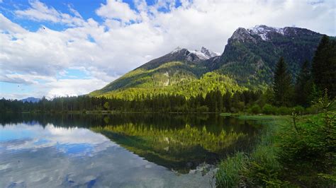 Download Wallpaper 1366x768 Mountains Forest Lake Reflection