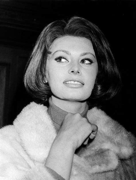 The italian icon's big day is being marked with a photography exhibition in her native rome, where she start. Sophia Loren: Then and Now - Foto's, Diva's en Italië