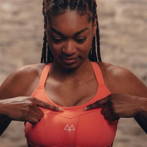 High Support Solidarity Sports Bra In Coral Maaree
