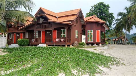 Redang lagoon chalet is strategically located between two sea frontages. Shelot Tour - Redang Lagoon Chalet