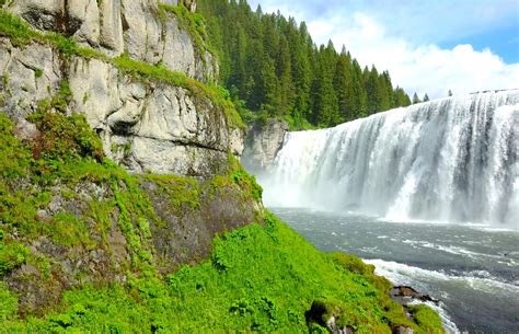 Check Out These Stunning Waterfalls Around The Us