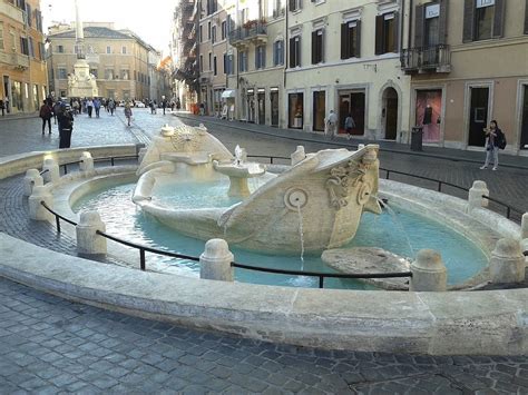 The fontana is a lush green sanctuary from the hustle and bustle of everyday life. La fontana della Barcaccia