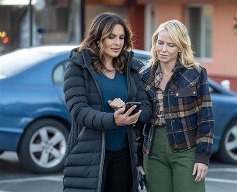 kelli giddish is overwhelmed by svu fans support after her exit