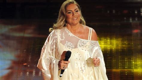 Romina Power Perché Indossa Sempre Tunica Scarpe Basse Vestiti Lunghi