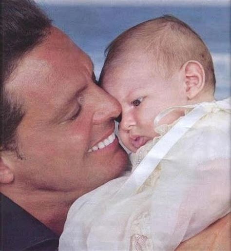 Hijos De Luis Miguel 2020 Fotos Salio A La Luz Una Foto Del Hijo De