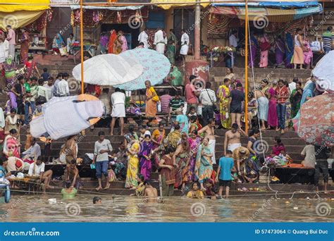 Tomando O Banho No Ganges Imagem De Stock Editorial Imagem De Sagrado 57473064