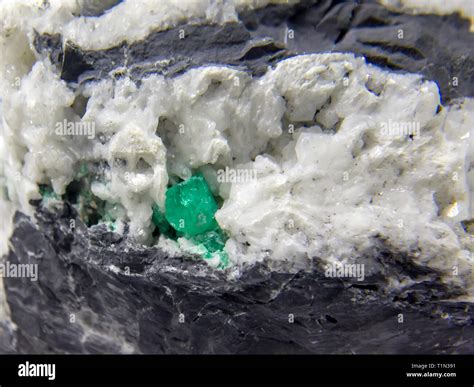 Rough Uncut Emerald Hi Res Stock Photography And Images Alamy
