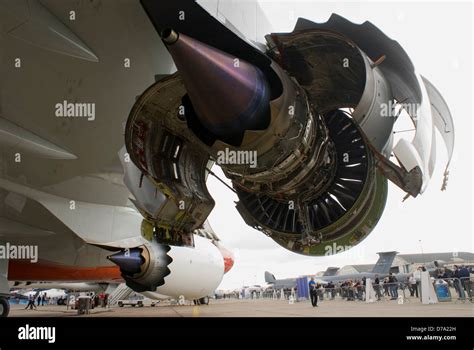 Boeing 747 8 Engine Open Cowling Stock Photo Alamy