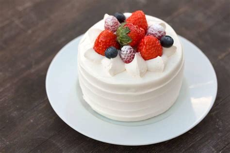 Something happens at costco when the bakers prepare their delicious icing. Fresh Berry Vanilla Cake Recipe