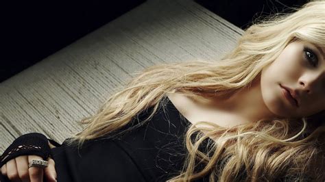 Wallpaper Women Blonde Long Hair Celebrity Singer Rings Dress Avril Lavigne Fashion