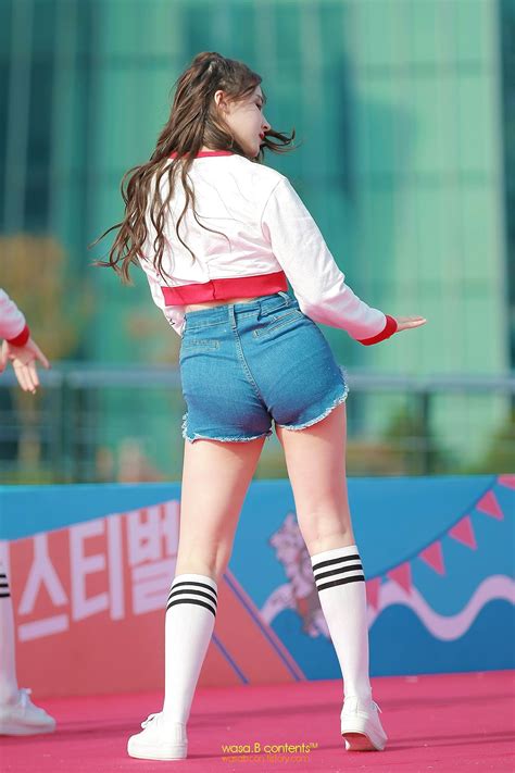 This Is The Most Sexiest Out Fit Of Nancy Momoland 900girls
