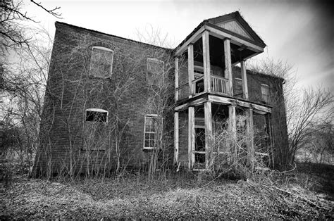 Abandoned Farmhouse Marthasville Mo Abandoned Places Spooky Places