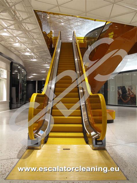 Step By Step Escalator Cleaning System